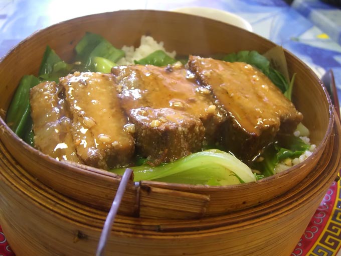 Bamboo_Steamer_with_Steamed_Pork_on_Rice